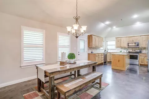 505 N Avenue E, Springtown, TX 76082