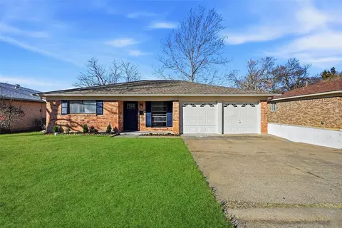 105 N Wood Ave, Denison, TX 75020