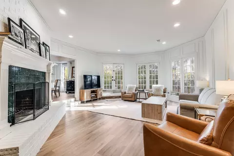 9122 Cochran Heights Dr, Dallas, TX 75220