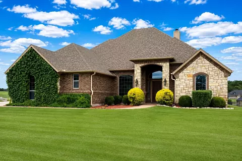 162 Ellis Spring Dr, Weatherford, TX 76085