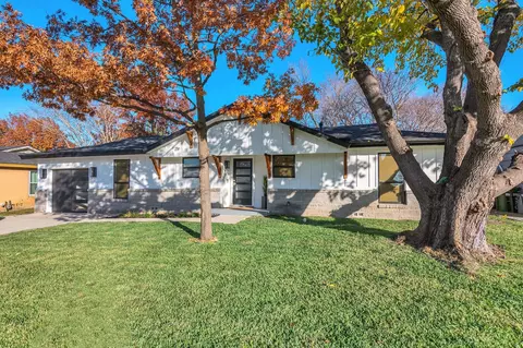 1237 Airline Dr, Grapevine, TX 76051