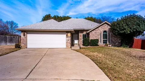 8009 Alamo Ct, North Richland Hills, TX 76180