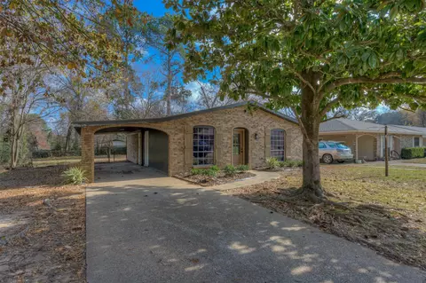 9001 Bayonne Dr, Shreveport, LA 71118