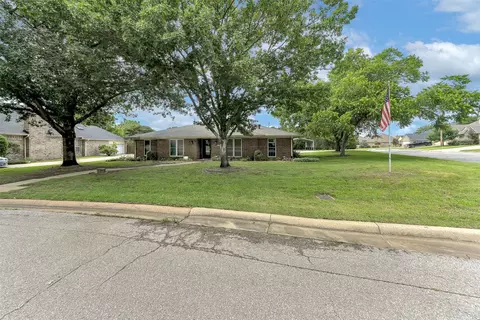 1631 Idlewood Dr, Sherman, TX 75092