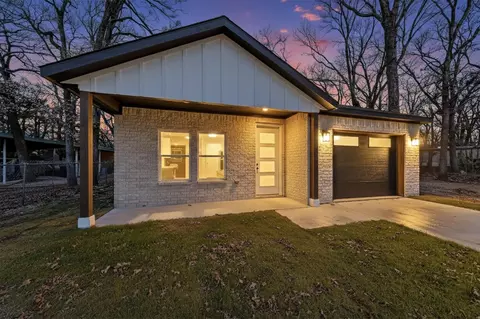 126 Blue Jay Ln, Mabank, TX 75156