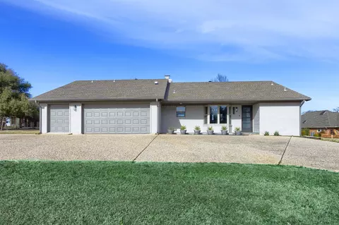 401 Kiowa Dr W, Gainesville, TX 76240