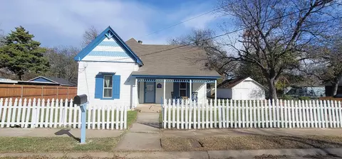 910 Baird St, Cleburne, TX 76033