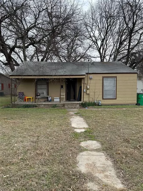 912 Ritchey St, Gainesville, TX 76240