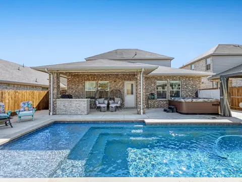 223 Briarwood Ln, Lake Dallas, TX 75065