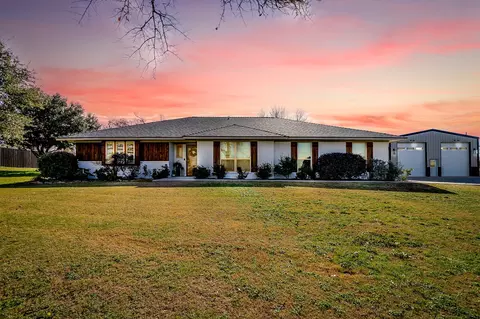 649 Christopher Ln, Burleson, TX 76028