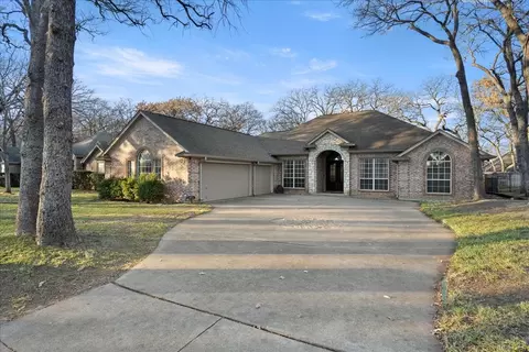 1409 Spinnaker Ln, Azle, TX 76020