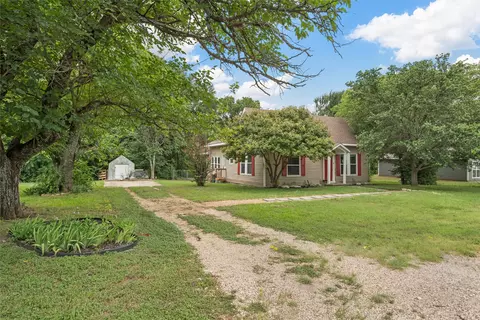 504 6th St, Valley Mills, TX 76689
