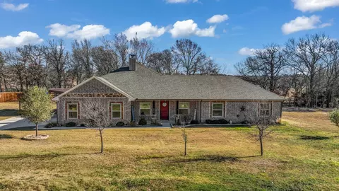 212 Amanda Dr, Weatherford, TX 76088