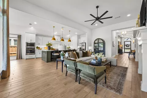 Living - 2833 Shane Dr, Midlothian, TX 76065 photo 5 of 7
