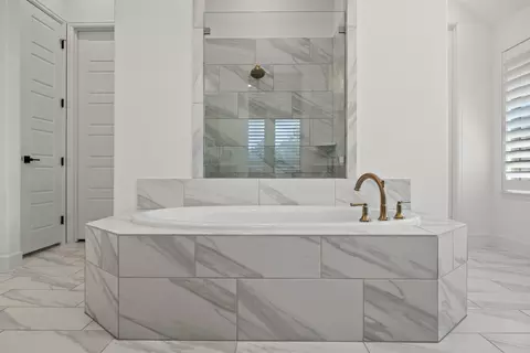 Bath - 2833 Shane Dr, Midlothian, TX 76065 photo 4 of 7