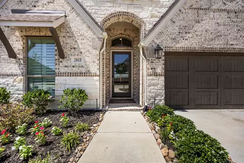 Exterior - 2833 Shane Dr, Midlothian, TX 76065 photo 2 of 5
