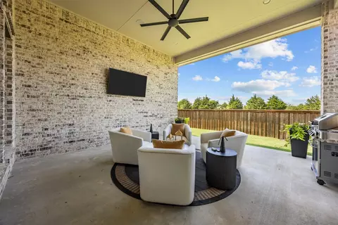 Exterior - 2833 Shane Dr, Midlothian, TX 76065 photo 4 of 5