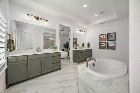 Bath - 2833 Shane Dr, Midlothian, TX 76065 photo 1 of 7