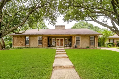 117 Cliffside Dr N, Burleson, TX 76028