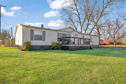 416 Bevill St, Deport, TX 75435