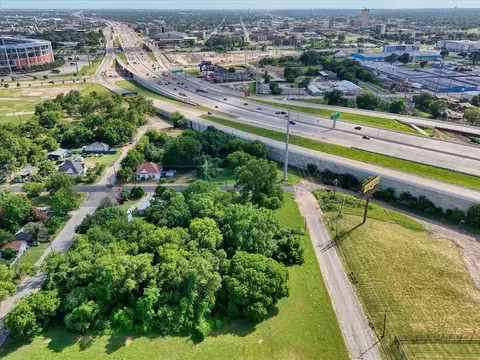 702 Spring St, Waco, TX 76704 photo 4