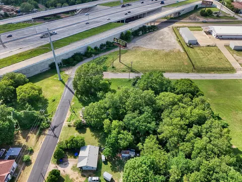 702 Spring St, Waco, TX 76704 photo 3
