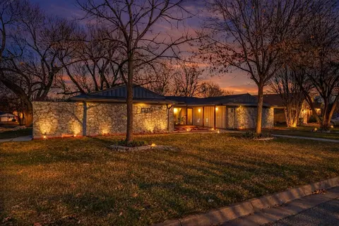 1301 Mildred Ln, Benbrook, TX 76126