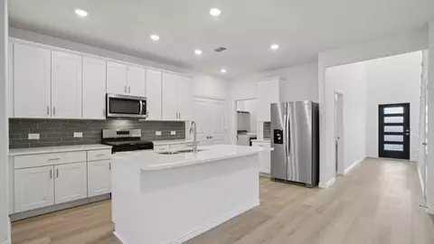 713 Dotty Dr, Mckinney, TX 75071