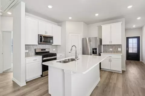 709 Dotty Dr, Mckinney, TX 75071