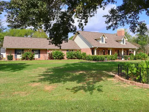 1810 Darby Ln, Fresno, TX 77545