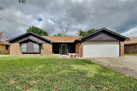 736 Springhill Dr, Hurst, TX 76054