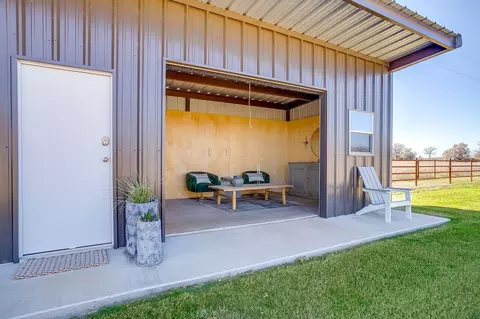 127 Captain Ln, Weatherford, TX 76087