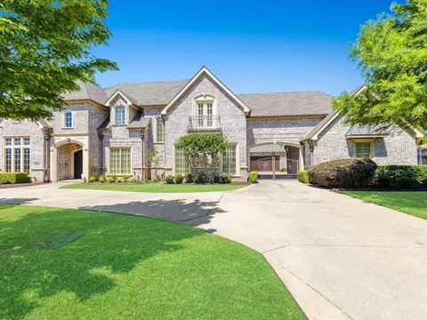 2965 S Sunbeck Cir, Farmers Branch, TX 75234