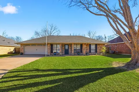 210 Morene Ave, Waxahachie, TX 75165
