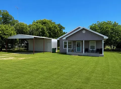 180 Trail Dr, Bowie, TX 76230