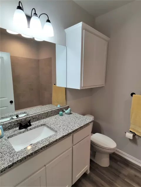 Bath - 111 Panther Loop, Mabank, TX 75147 photo 3 of 4