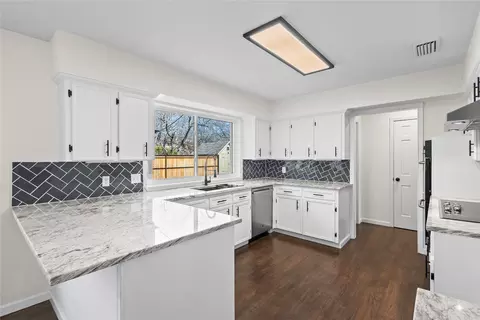 Kitchen - 933 Waynelee Dr, Lancaster, TX 75146 photo 3 of 5