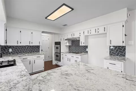 Kitchen - 933 Waynelee Dr, Lancaster, TX 75146 photo 2 of 5