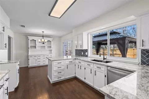 Kitchen - 933 Waynelee Dr, Lancaster, TX 75146 photo 5 of 5
