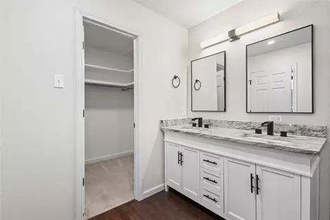 Bath - 933 Waynelee Dr, Lancaster, TX 75146 photo 3 of 6