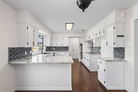 Kitchen - 933 Waynelee Dr, Lancaster, TX 75146 photo 1 of 5