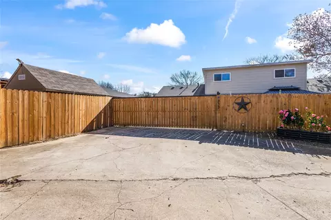 Exterior - 933 Waynelee Dr, Lancaster, TX 75146 photo 6 of 9