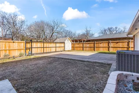Exterior - 933 Waynelee Dr, Lancaster, TX 75146 photo 5 of 9