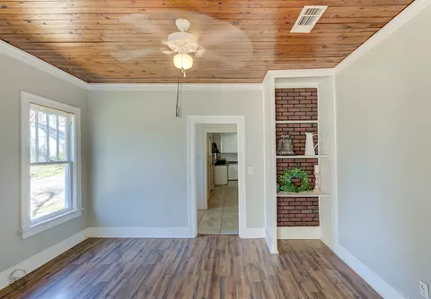 Living - 511 Chandler St, Minden, LA 71055 photo 3 of 4