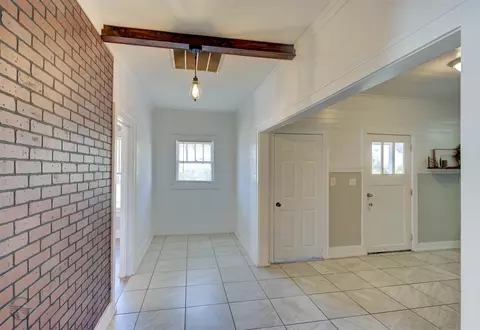 Entry Way - 511 Chandler St, Minden, LA 71055 photo 2 of 3