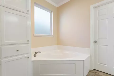 Bath - 5620 Landsdown Dr, Waco, TX 76708 photo 2 of 5