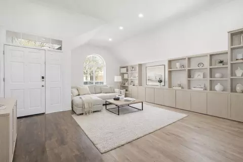 2202 S Branch Dr, Arlington, TX 76001