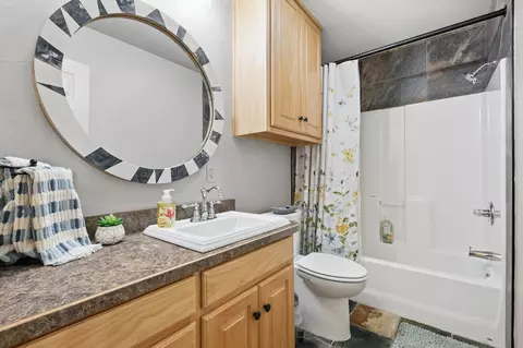 Bath - 186 W Hells Gate Dr, Strawn, TX 76475 photo 1 of 3