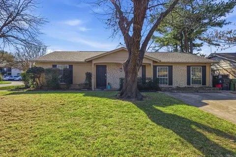 2900 Lynnwood Dr, Arlington, TX 76013