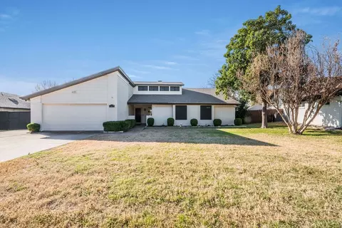 117 Haywood Dr, Benbrook, TX 76126